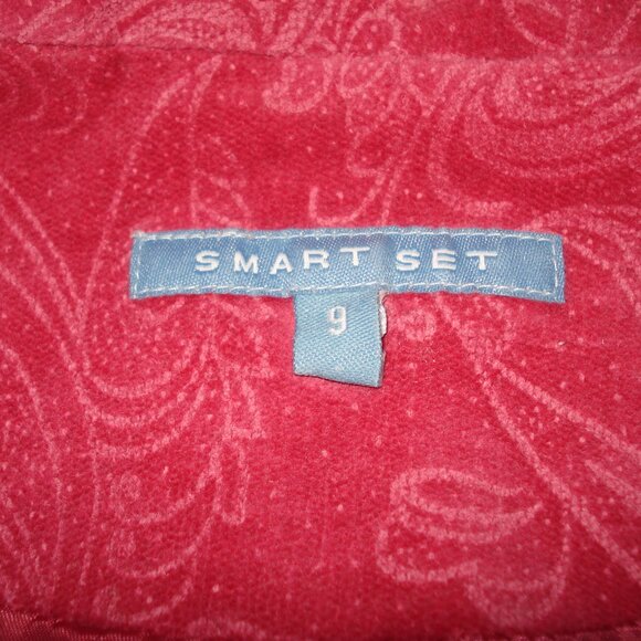 Damask Print Long Sleeve Blazer in Fuchsia. One Button Lapel. V-Neck. - Picture 7 of 9